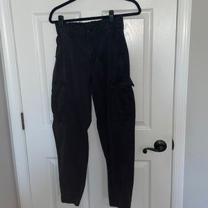 American eagle cargo pants size M, never worn